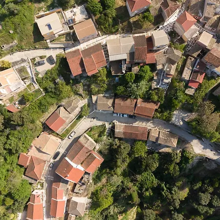 شقة Cozy 2 Bedrooms On The Hill W/netflix Karousádes