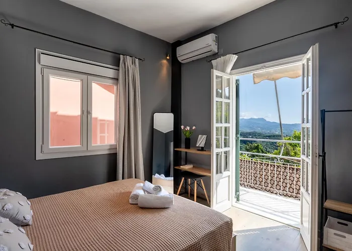Cozy 2 Bedrooms On The Hill W/netflix Apartament Karousádes